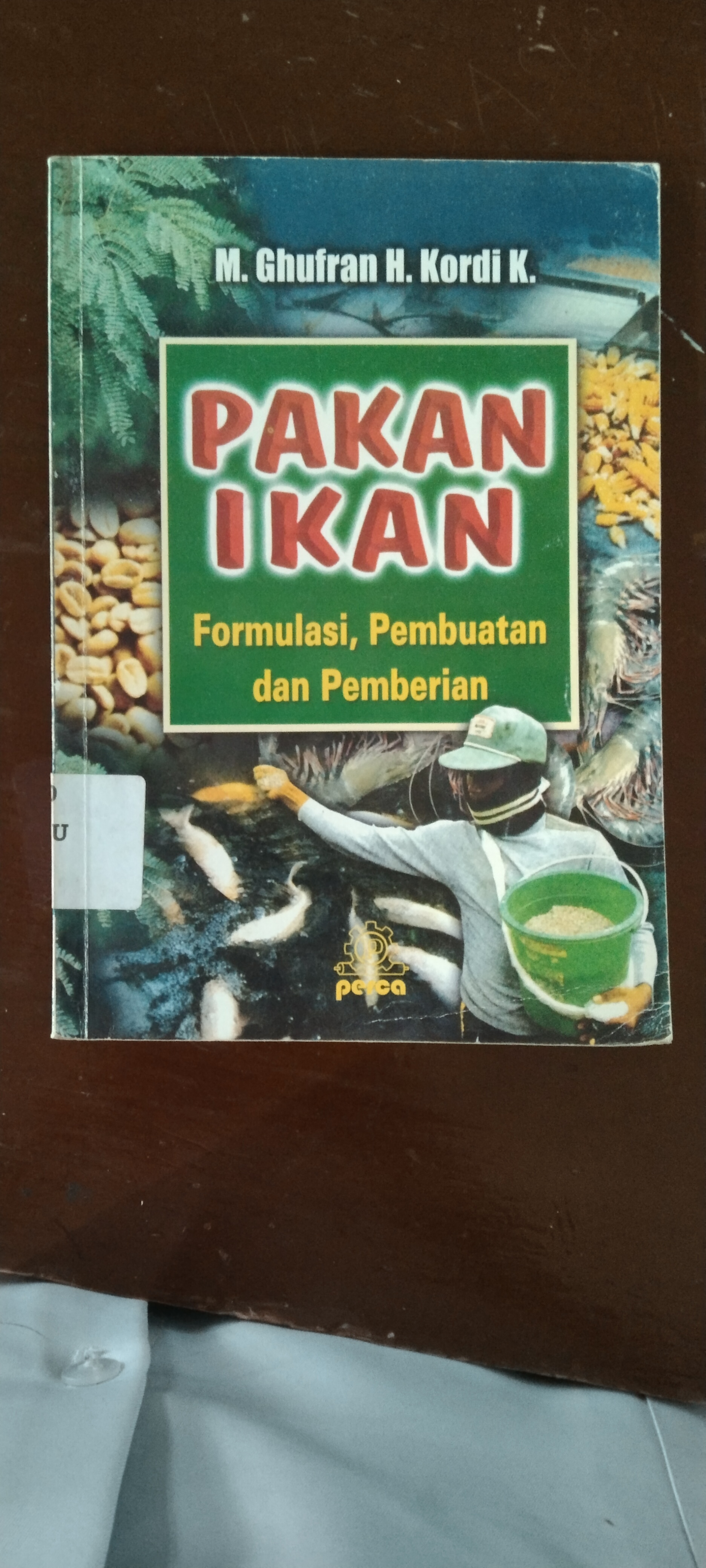 PAKAN IKAN Formulasi, Pembuatan dan Pemberian 
